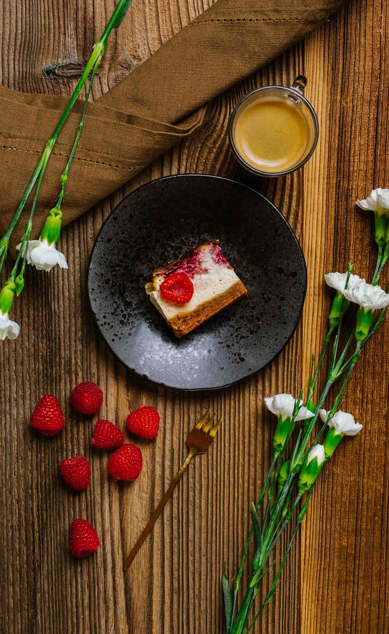 Fit sernik z jogurtu greckiego z malinami od MrFit Trenera