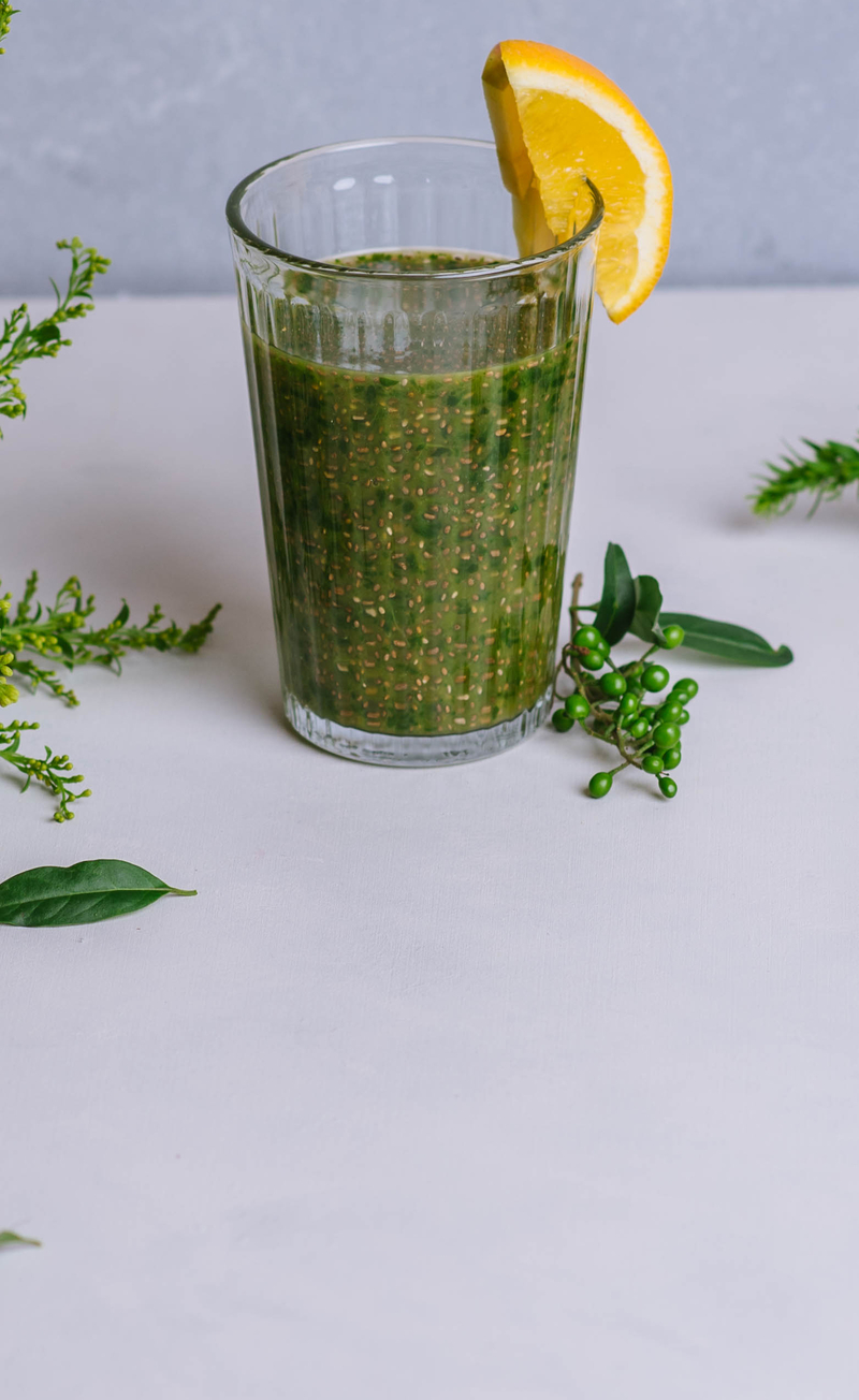 Smoothie: pomarańcza, jabłko, chia, szpinak