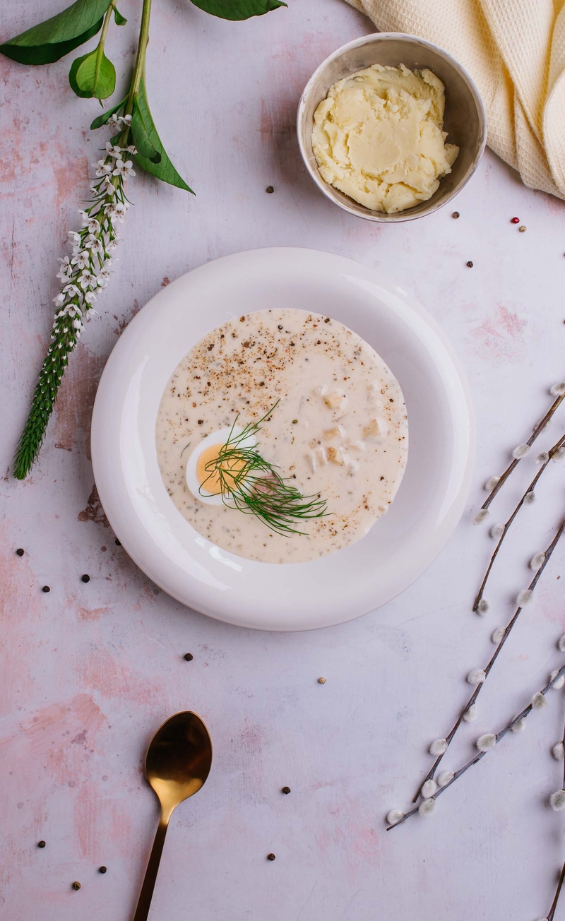 Zupa chrzanowa z kiełbaską i jajkiem, puree ziemniaczane