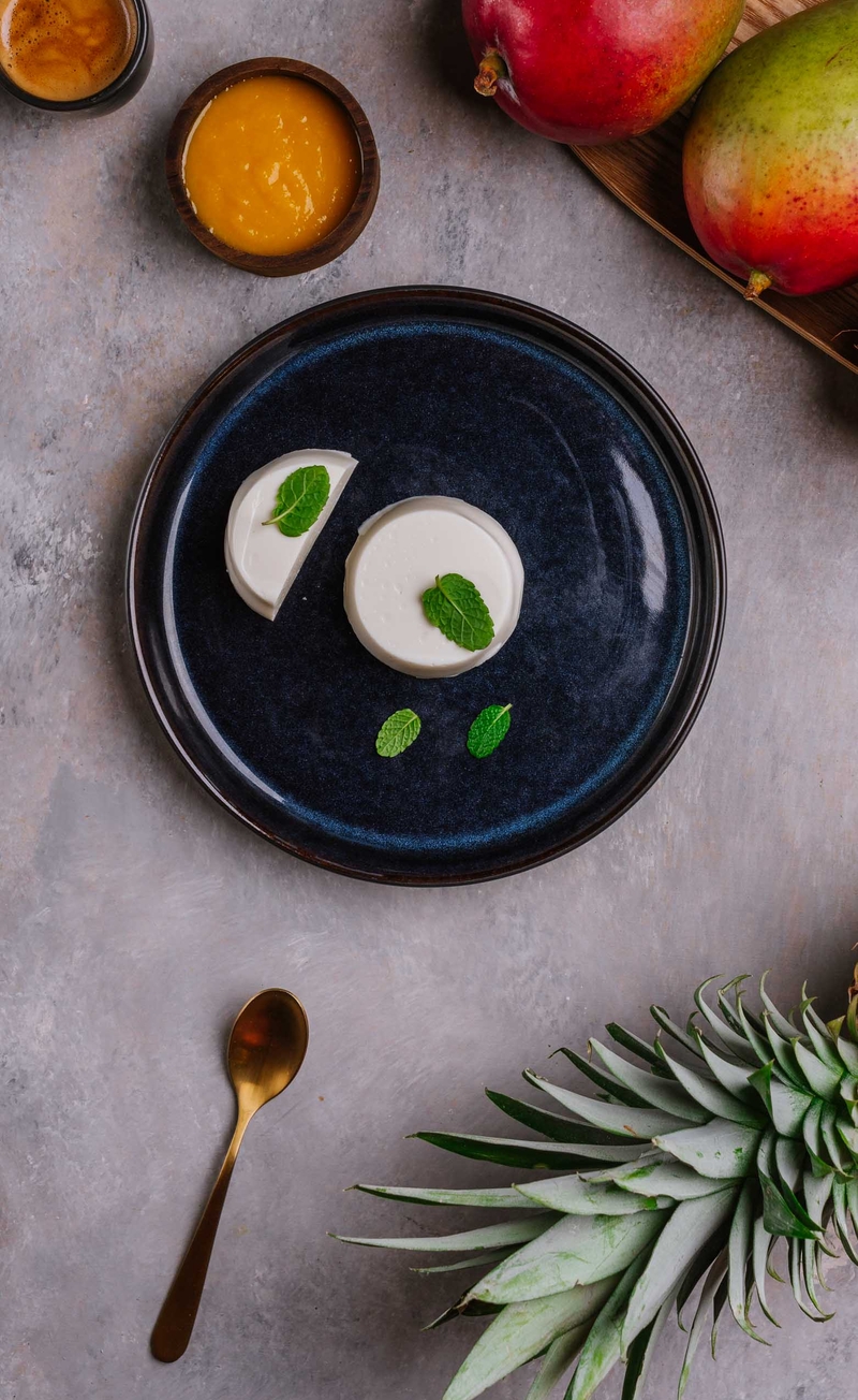 Wysokobiałkowa panna cotta kokosowa, mus mango-ananas