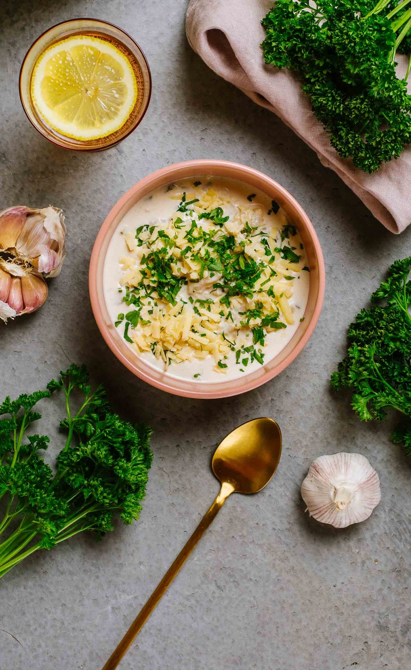 Keto zupa kalafiorowa z serem cheddar