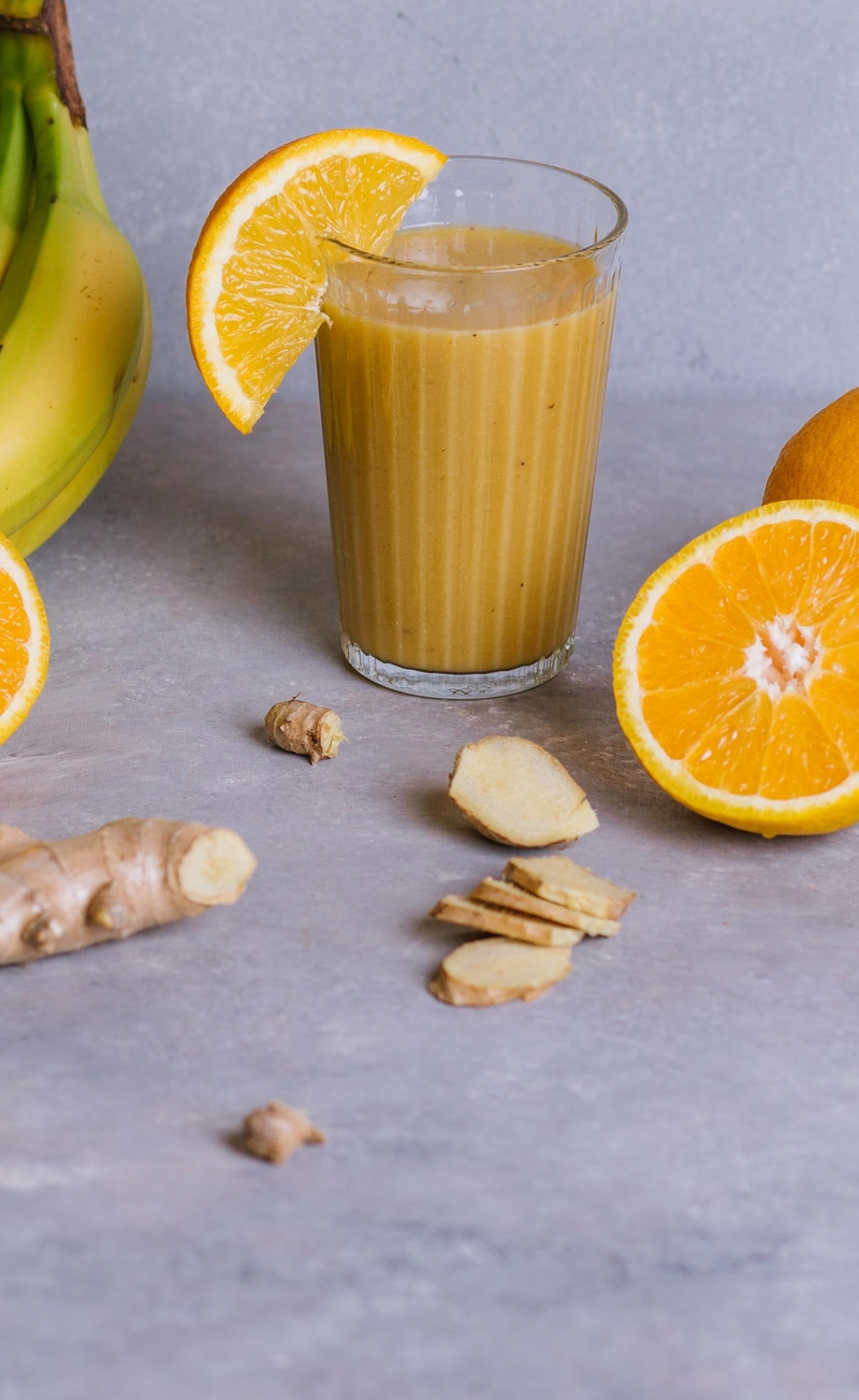 Smoothie: pomarańcza, banan, imbir