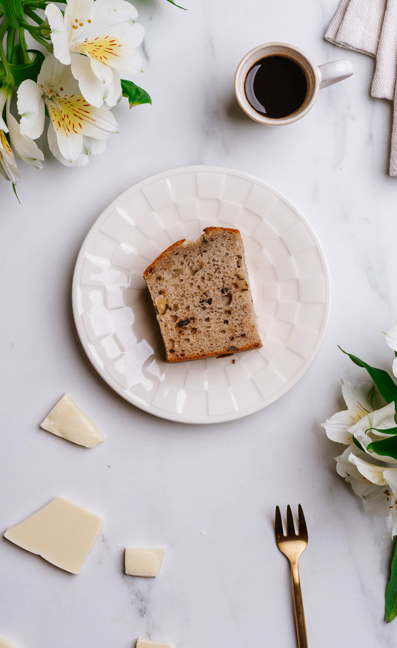 Chlebek bananowy z białą czekoladą bez cukru i orzechami włoskimi