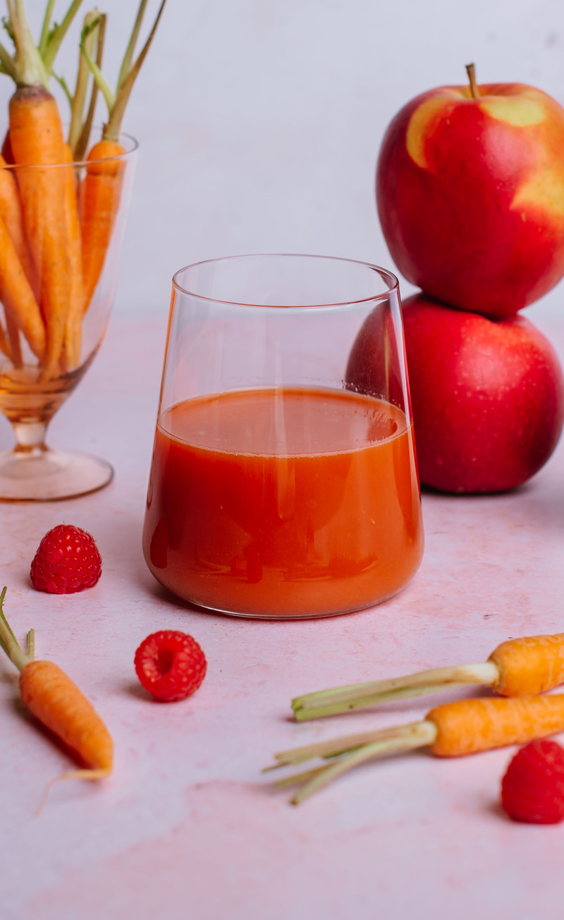 Smoothie: marchewka, jabłko, malina