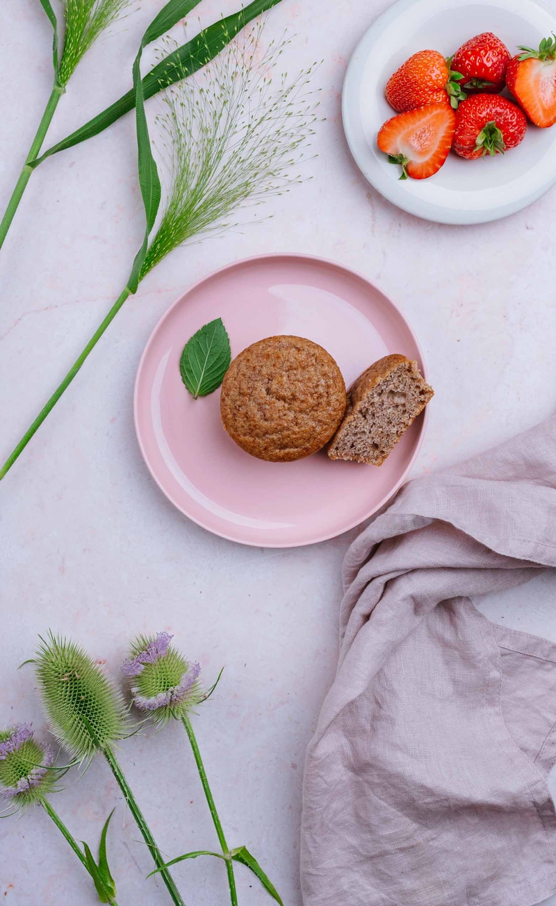 Pełnoziarniste muffinki truskawkowe z białą czekoladą bez cukru