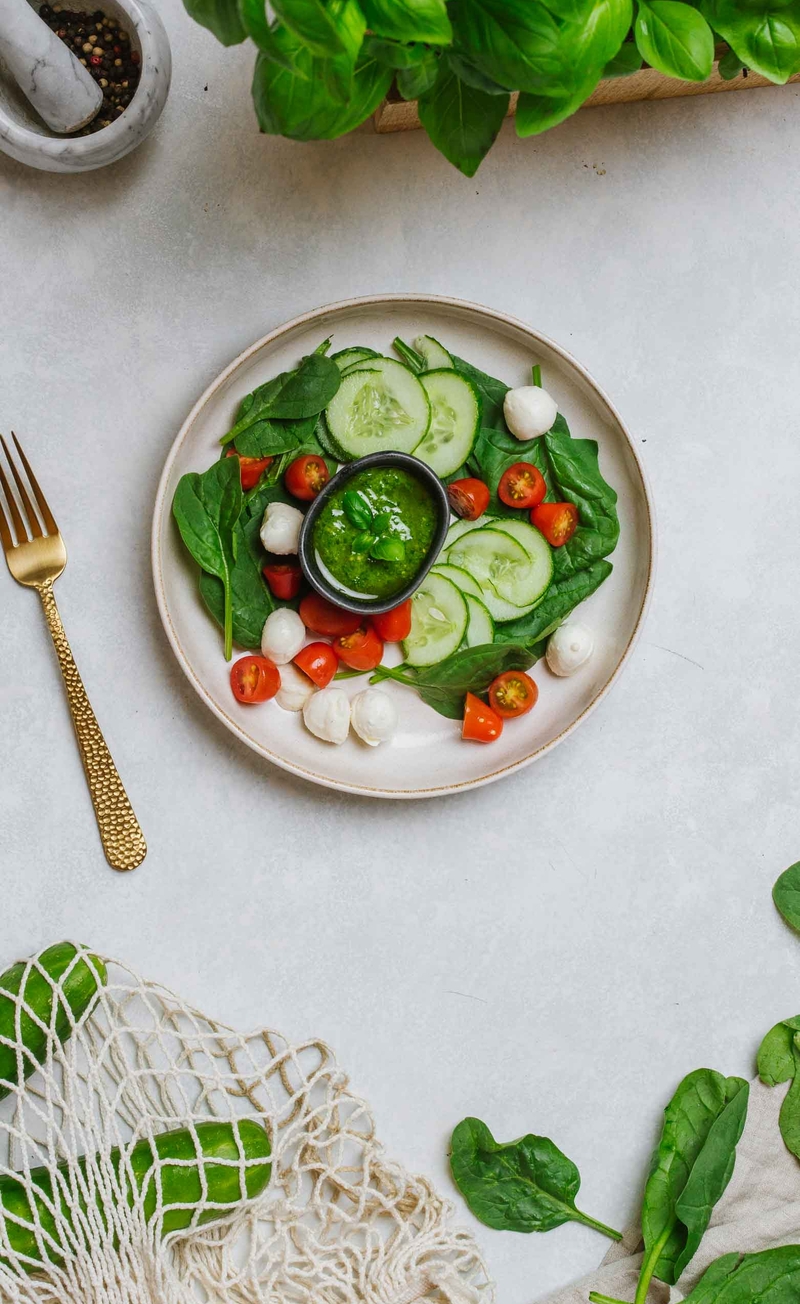 Sałatka z mozzarellą, pesto bazyliowe