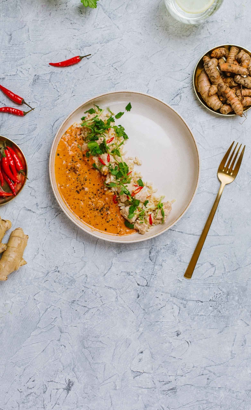 Indyk w sosie tikka masala, ryż brązowy