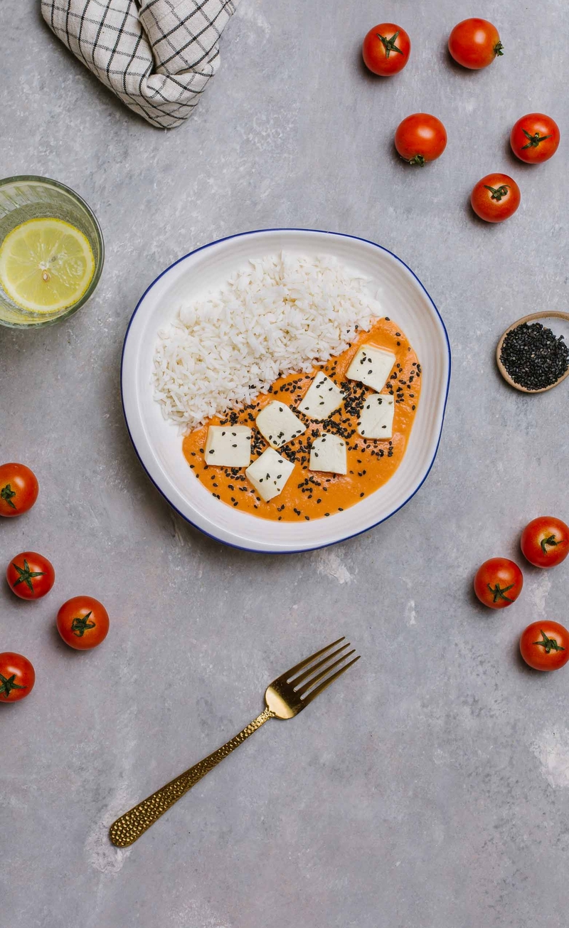 Halloumi w kremowym sosie pomidorowo-maślanym z ryżem basmati