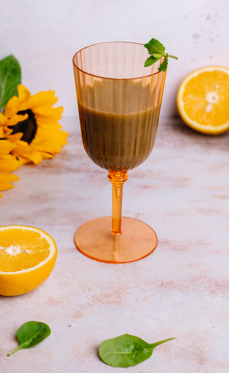 Smoothie: pomarańcza, szpinak, mięta