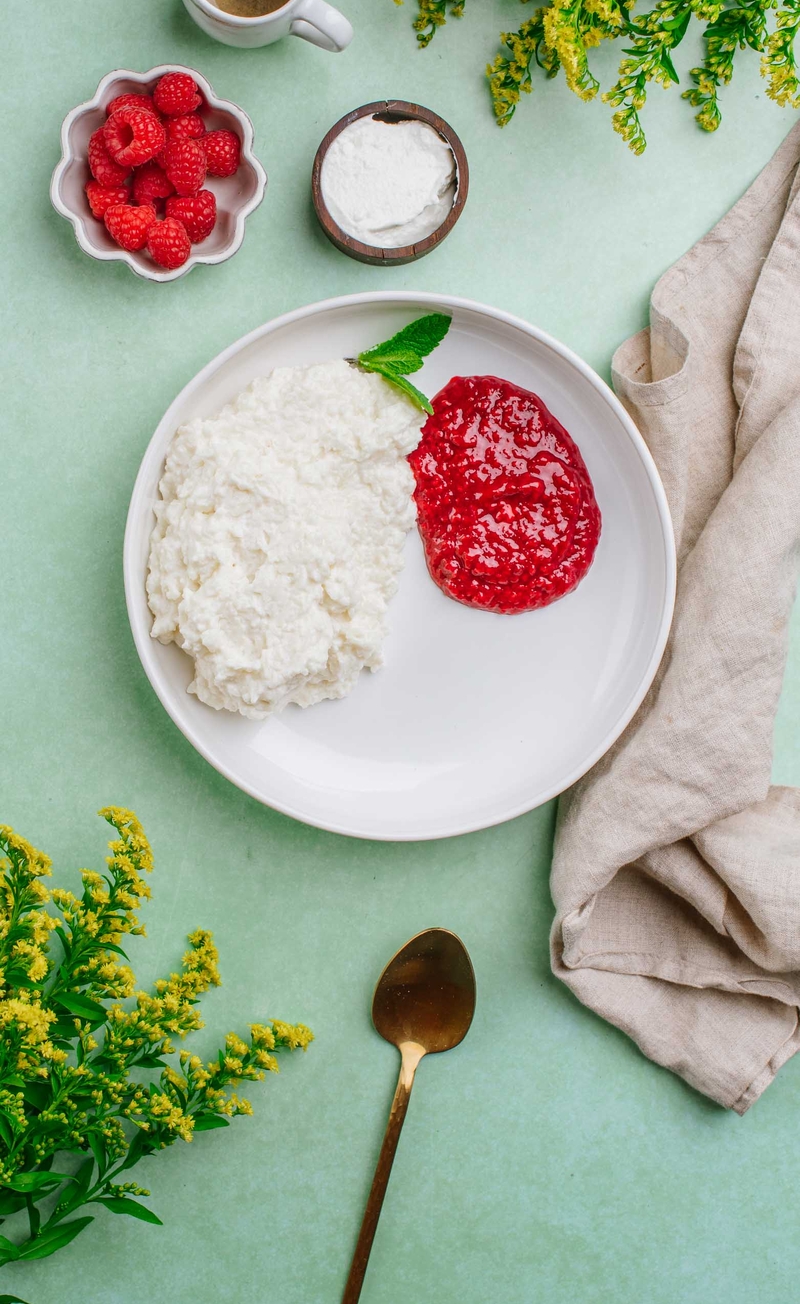 Proteinowy ryż na mleku, jogurt grecki, konfitura malinowa bez cukru