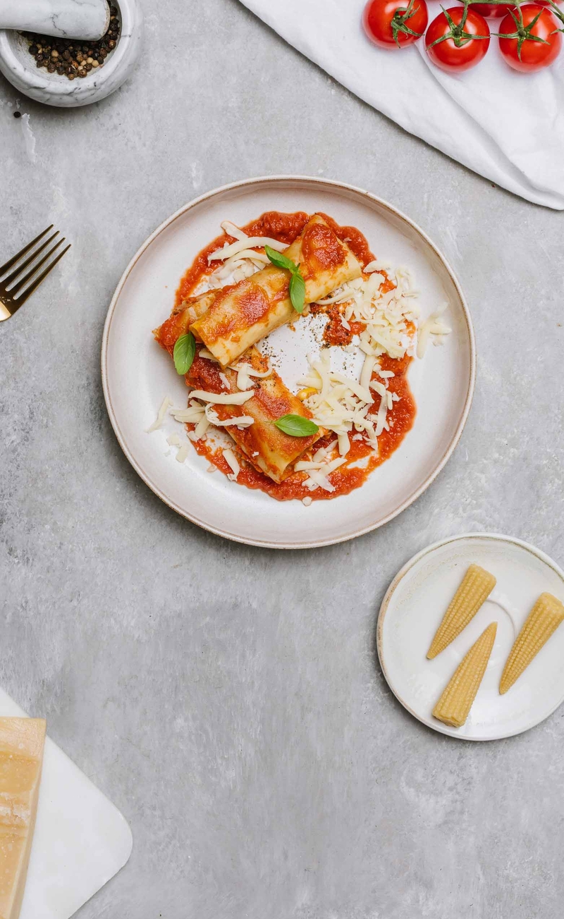 Cannelloni nadziewane bolognese z kukurydzą i serem cheddar