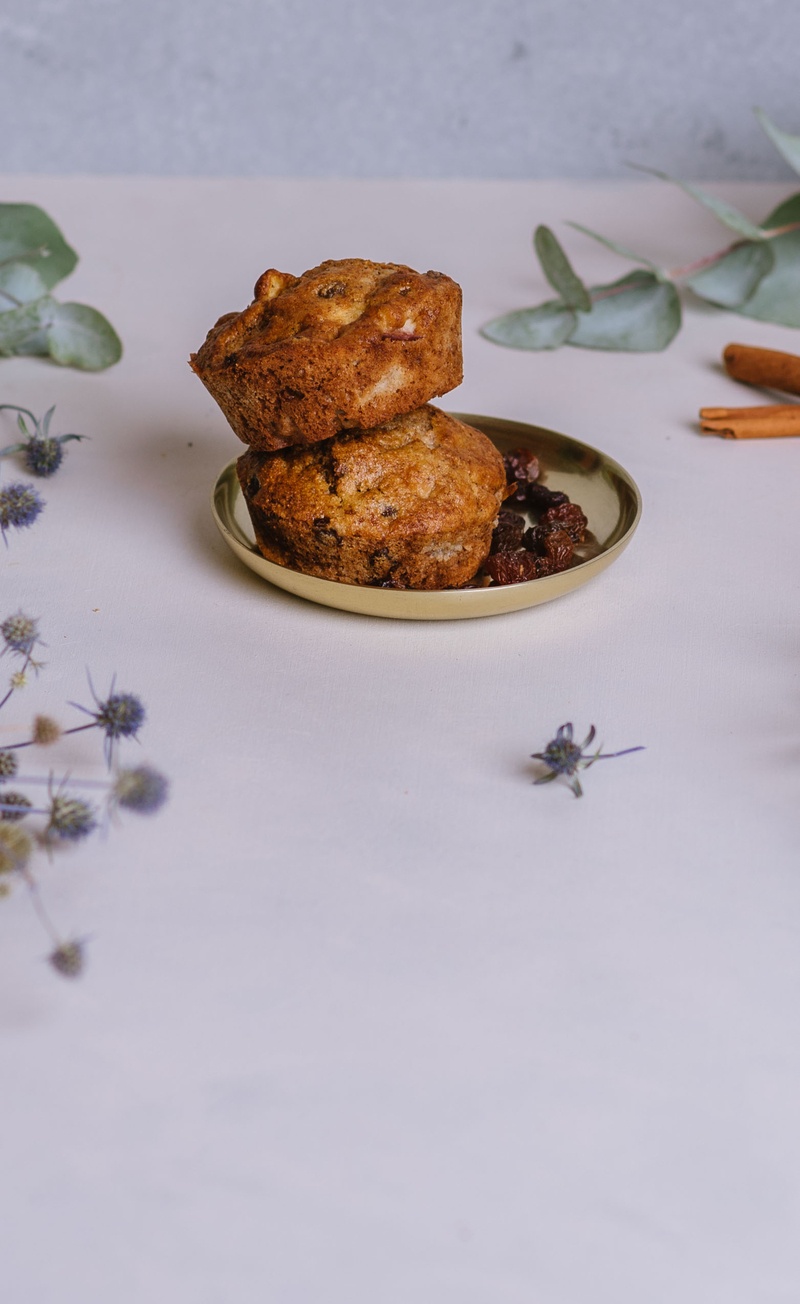 Muffiny orkiszowe z jabłkiem, cynamonem i rodzynkami