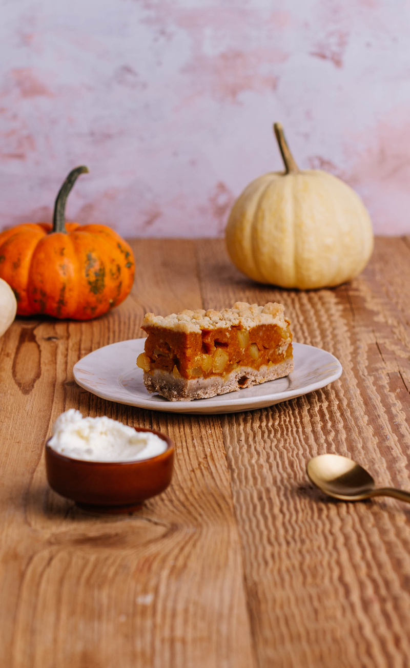 Szarlotka dyniowa z kruszonką muscovado, krem mascarpone