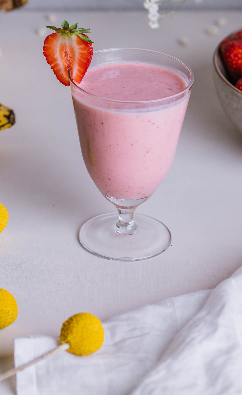 Koktajl: truskawka, banan, jogurt naturalny