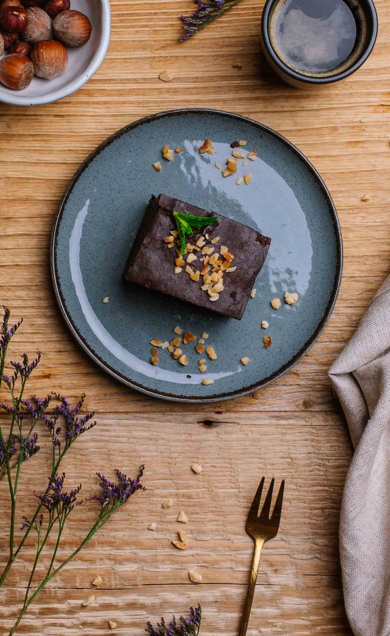 Keto brownie z orzechami laskowymi