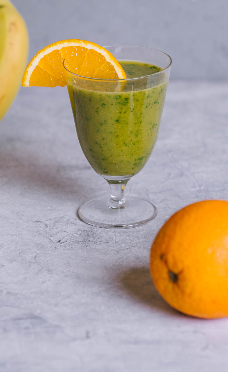 Smoothie: pomarańcza, banan, szpinak