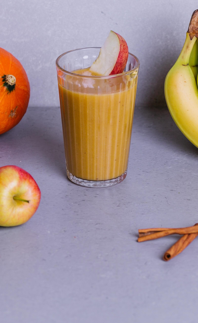 Smoothie: dynia, banan, jabłko, cynamon