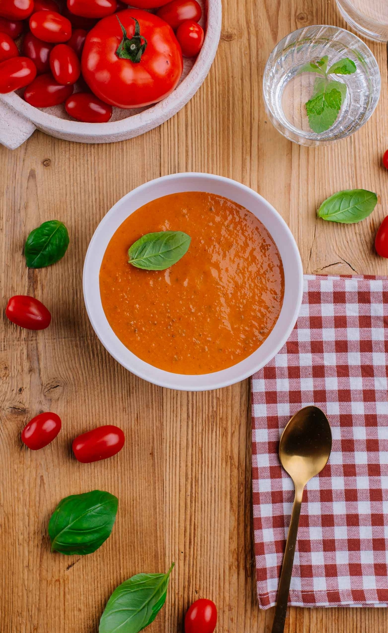 Zupa krem z pieczonych pomidorów z mascarpone i bazylią