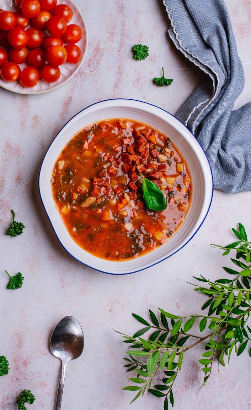 Zupa fasolowa z kiełbaską chorizo