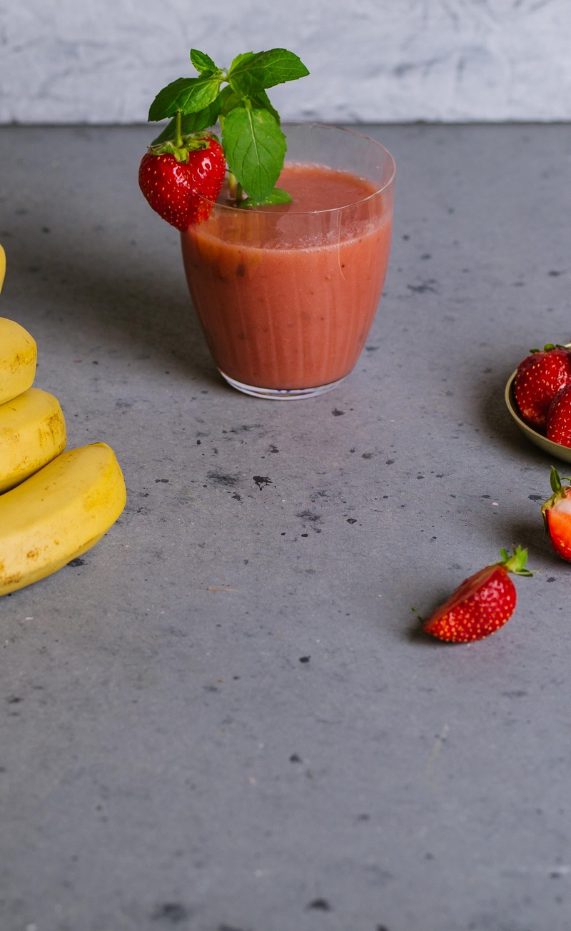 Smoothie: jabłko, truskawka, banan, mięta
