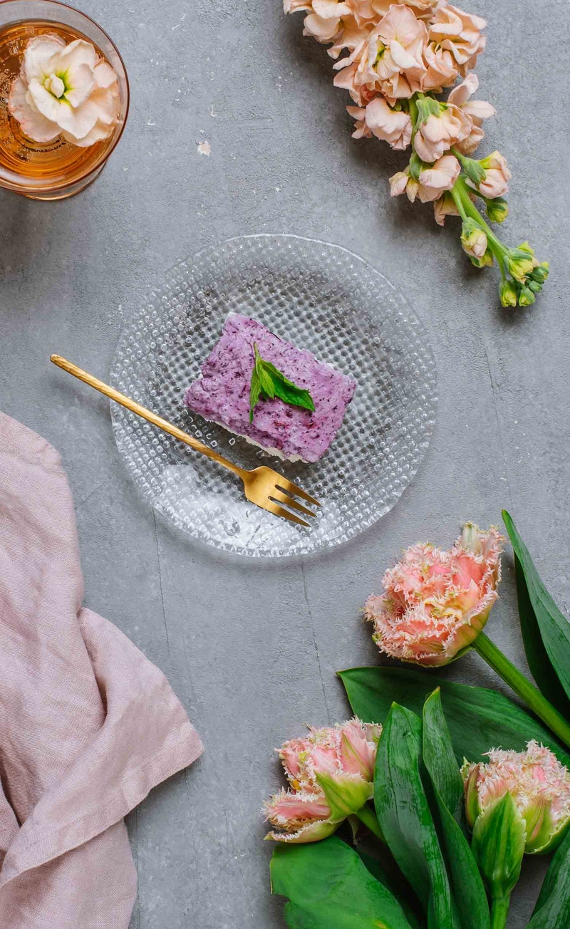 Keto sernik na zimno z jagodami i mascarpone