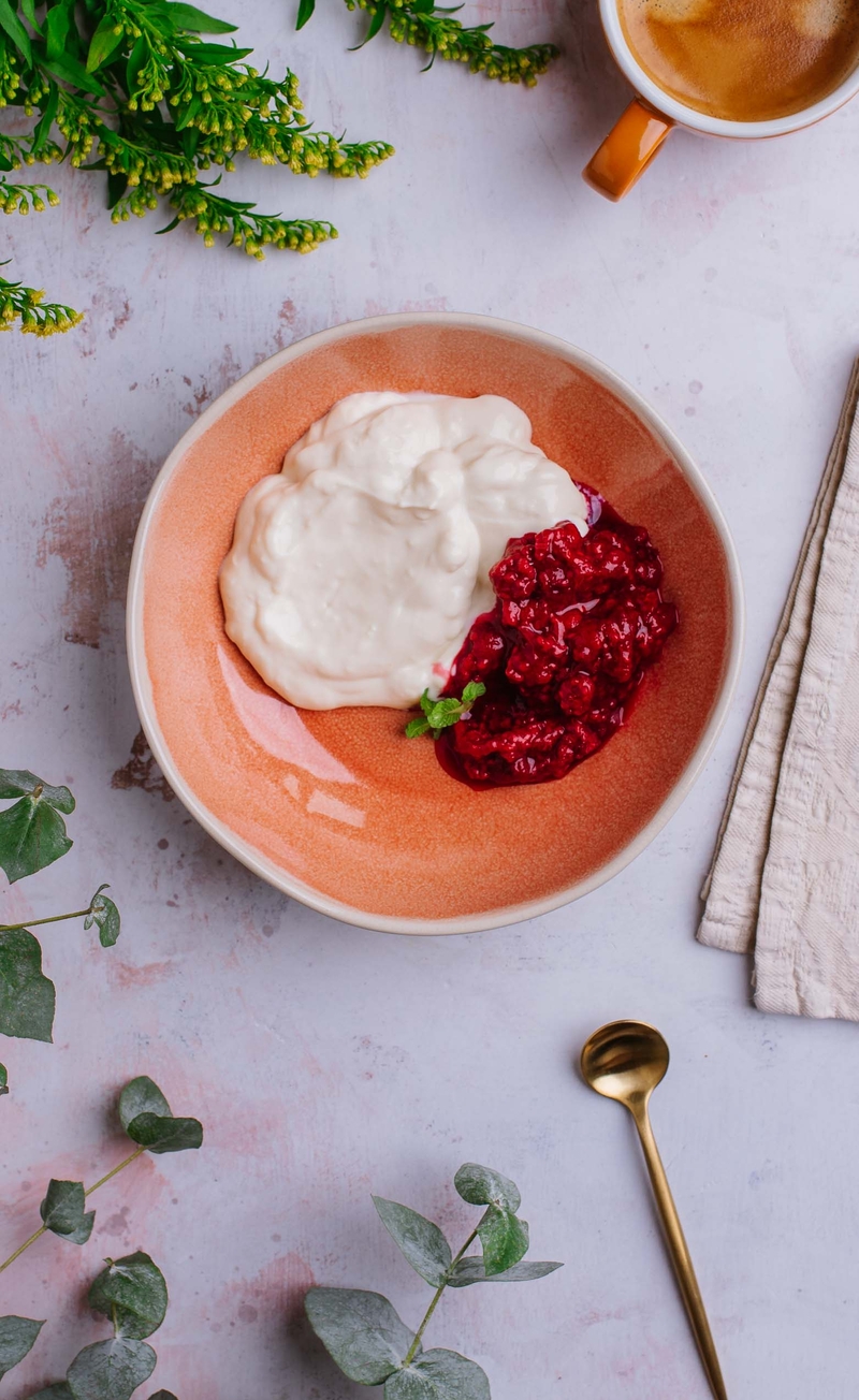 Wegański skyr, mus malina-róża