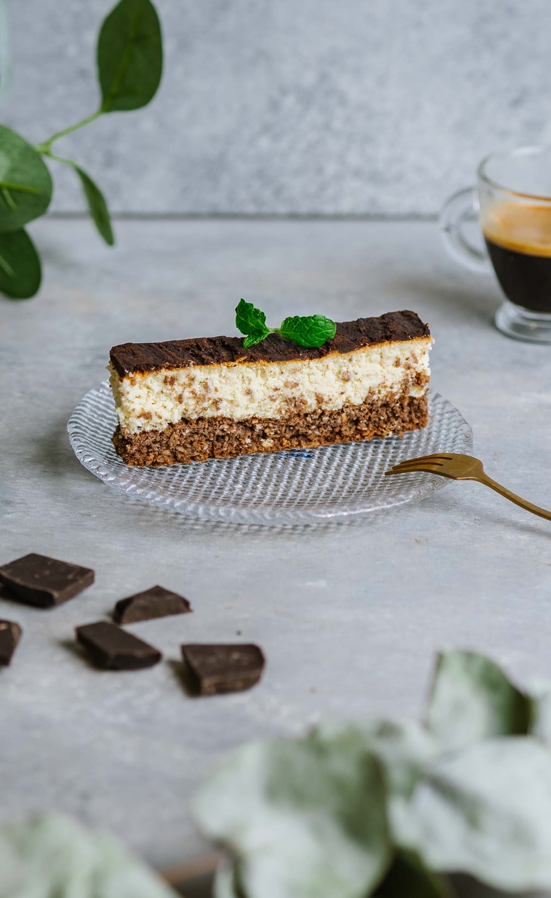 Keto sernik kokosowy z polewą kakaową