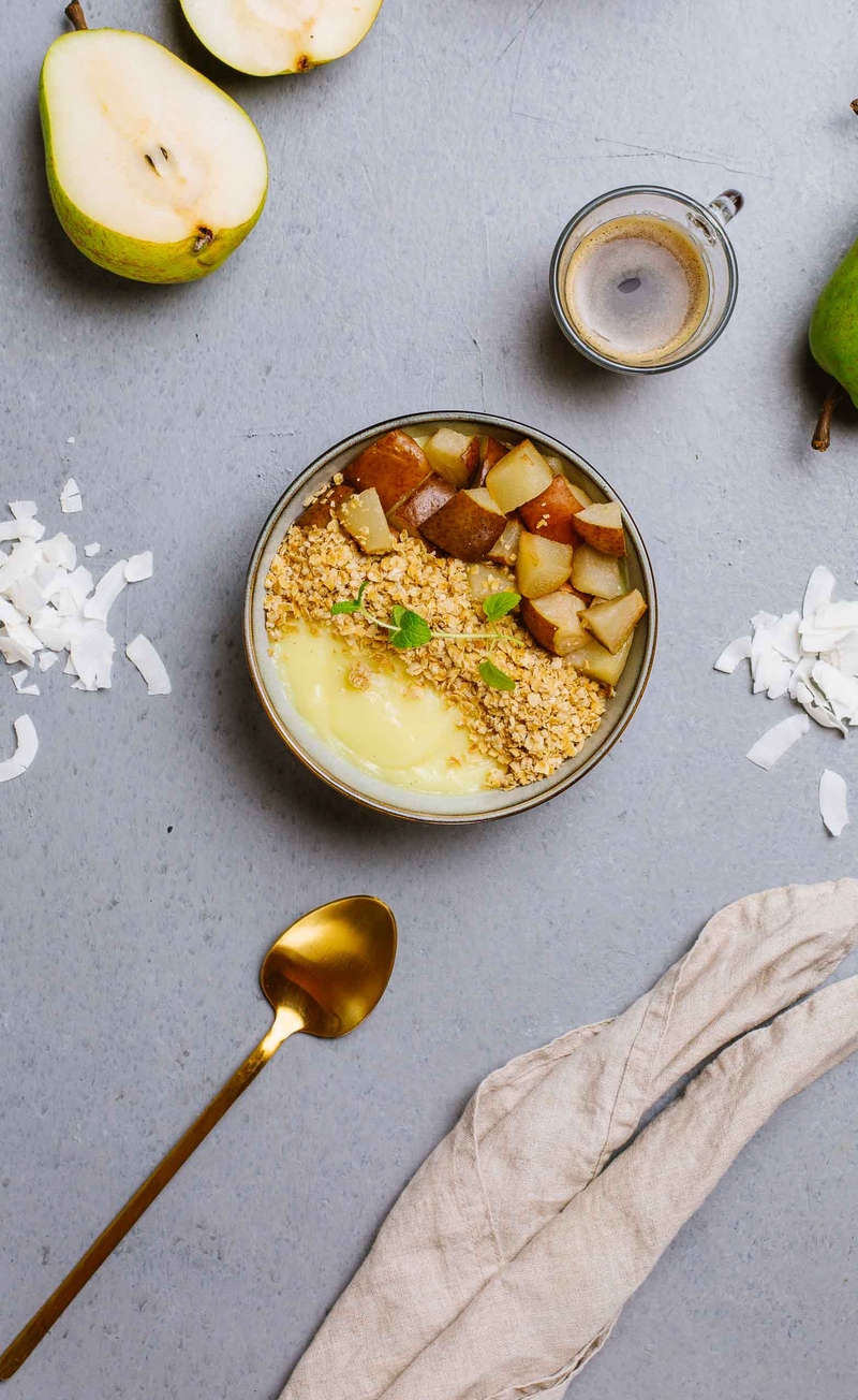 Gruszkowe crumble, budyń kokosowy
