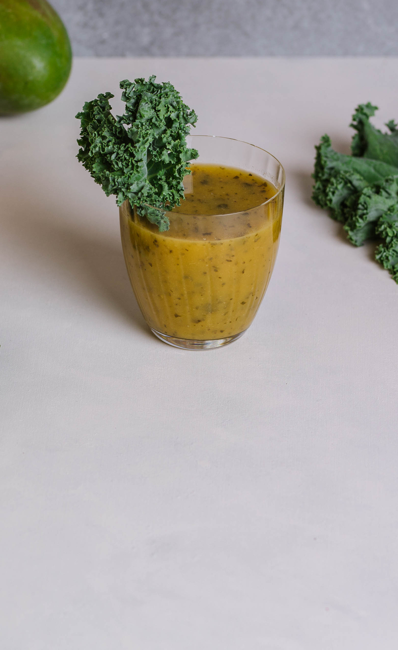 Smoothie: jabłko, banan, mango, szpinak