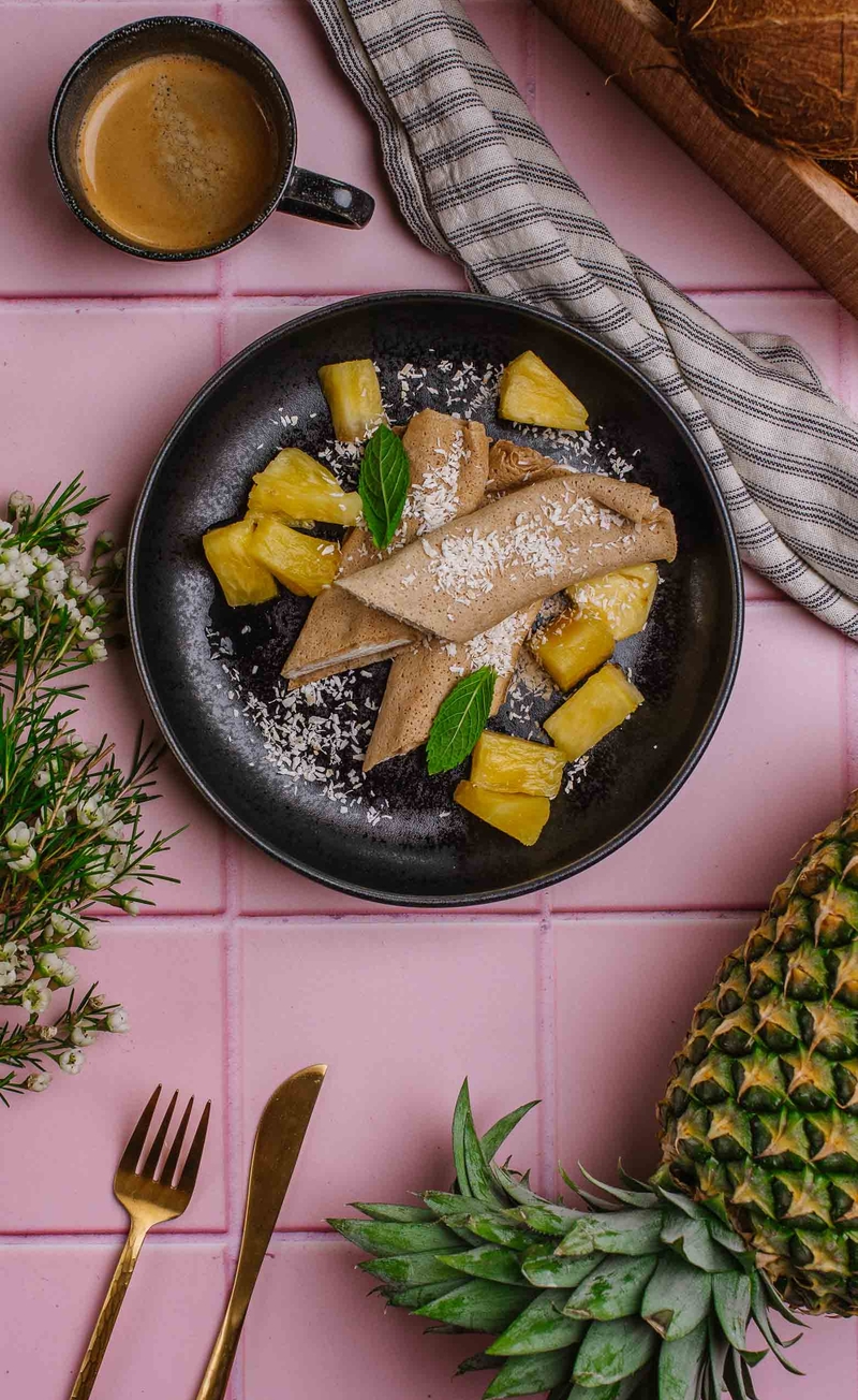 Naleśniki rafaello z kremem kokosowym, ananas