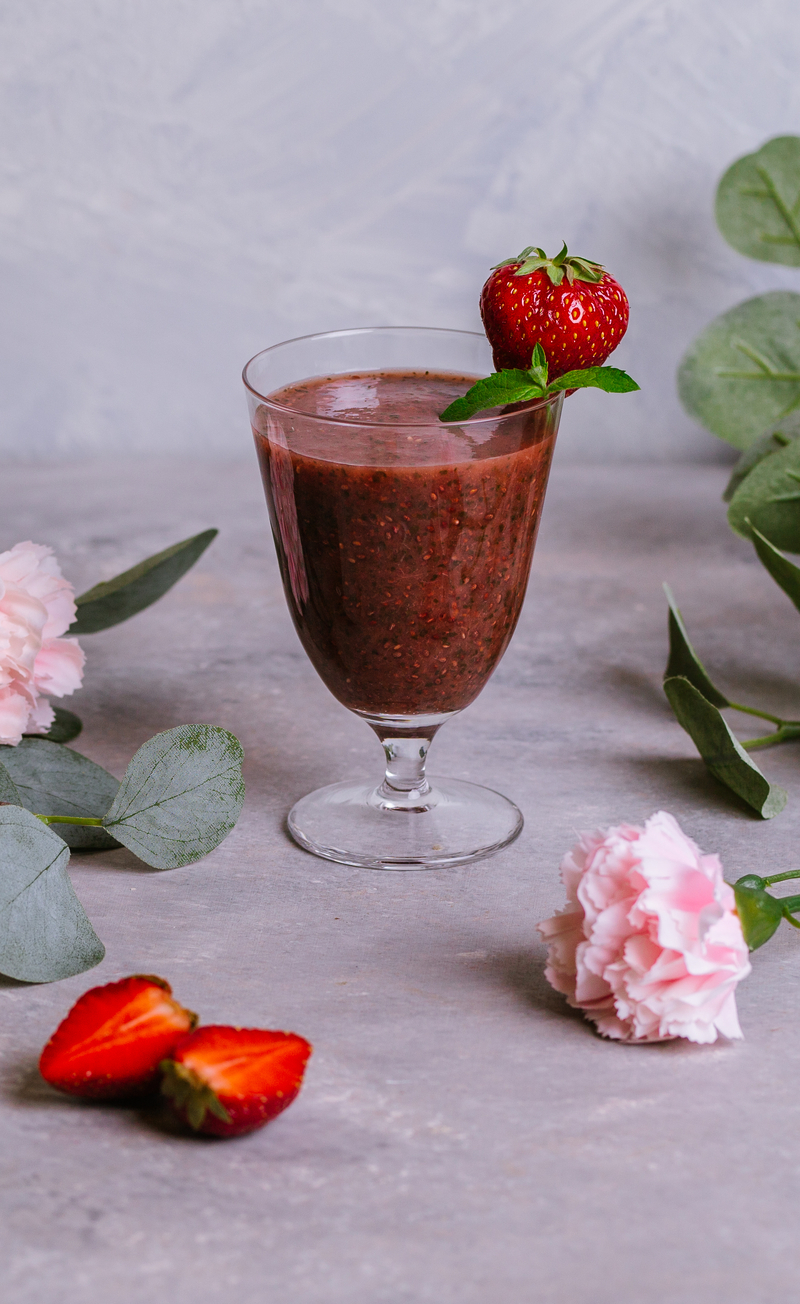 Smoothie: arbuz, truskawka, mięta, nasiona chia