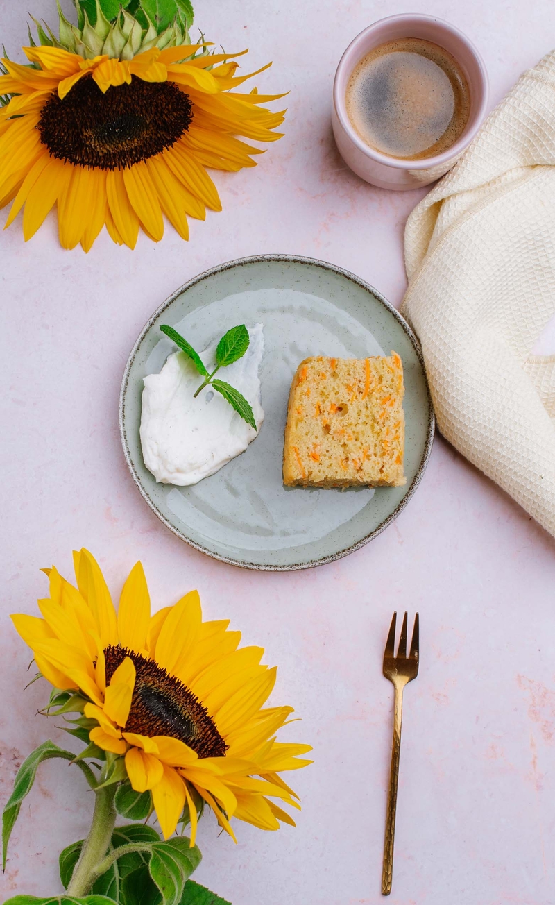 Torta di Carote - włoskie ciasto marchewkowe, waniliowy frosting z ricotty