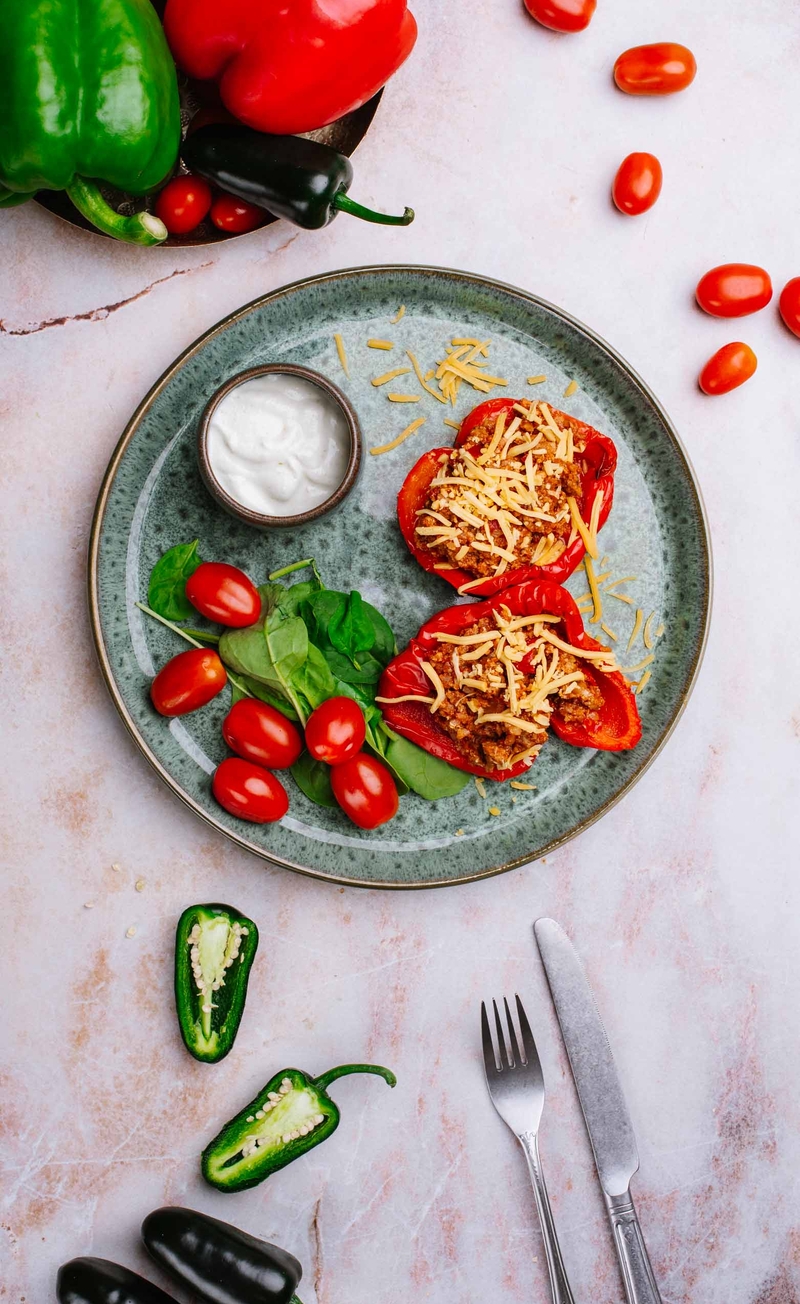 Keto papryka faszerowana chili con carne, dip jalapeno