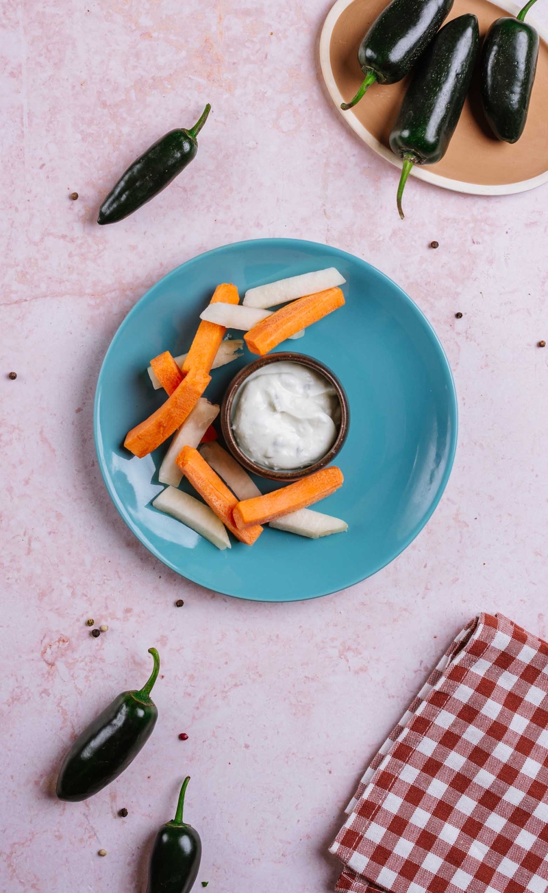 Dip jalapeno, słupki warzyw