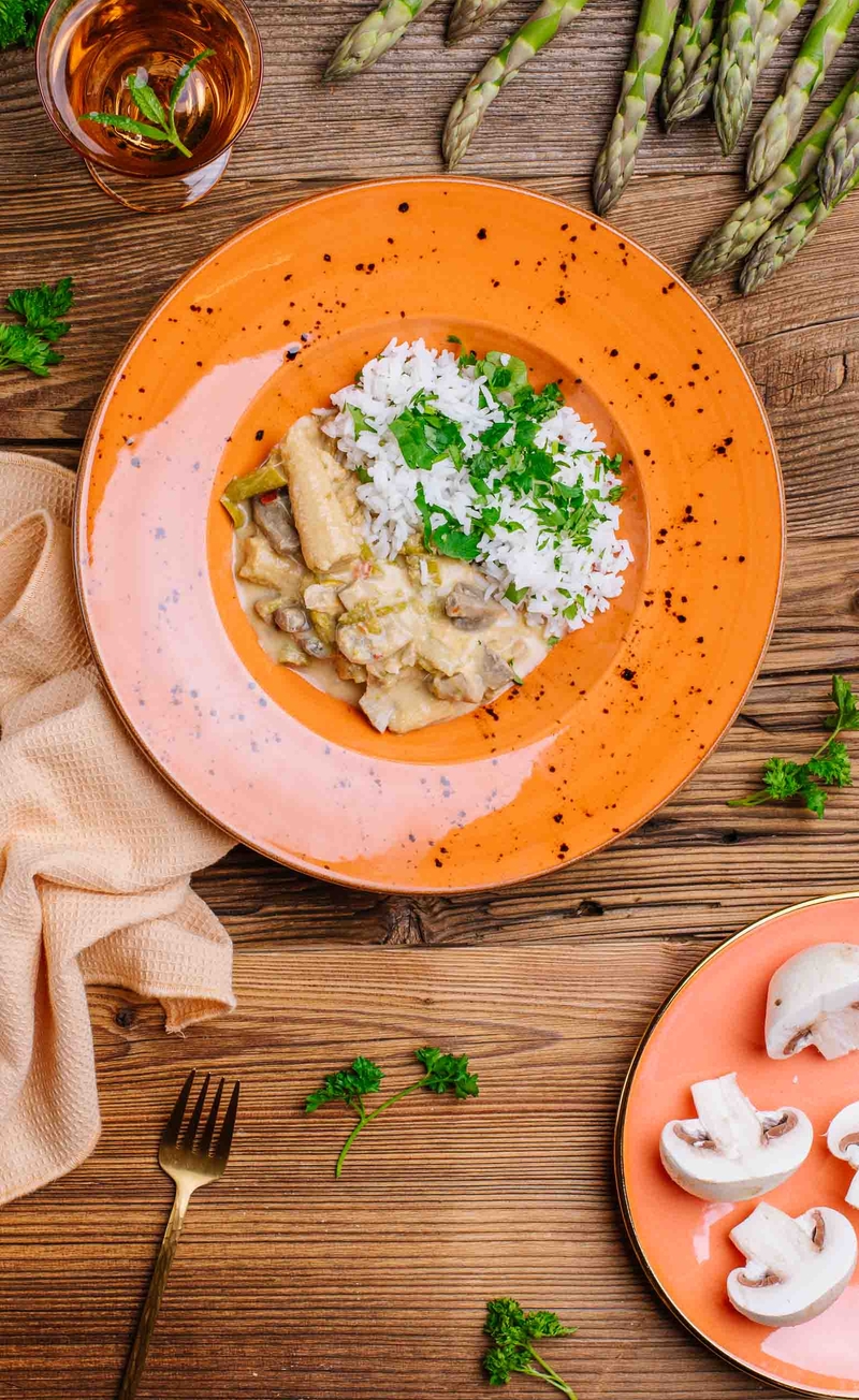 Curry z ciecierzycą, szparagami, pieczarkami i mini kukurydzą, ryż basmati