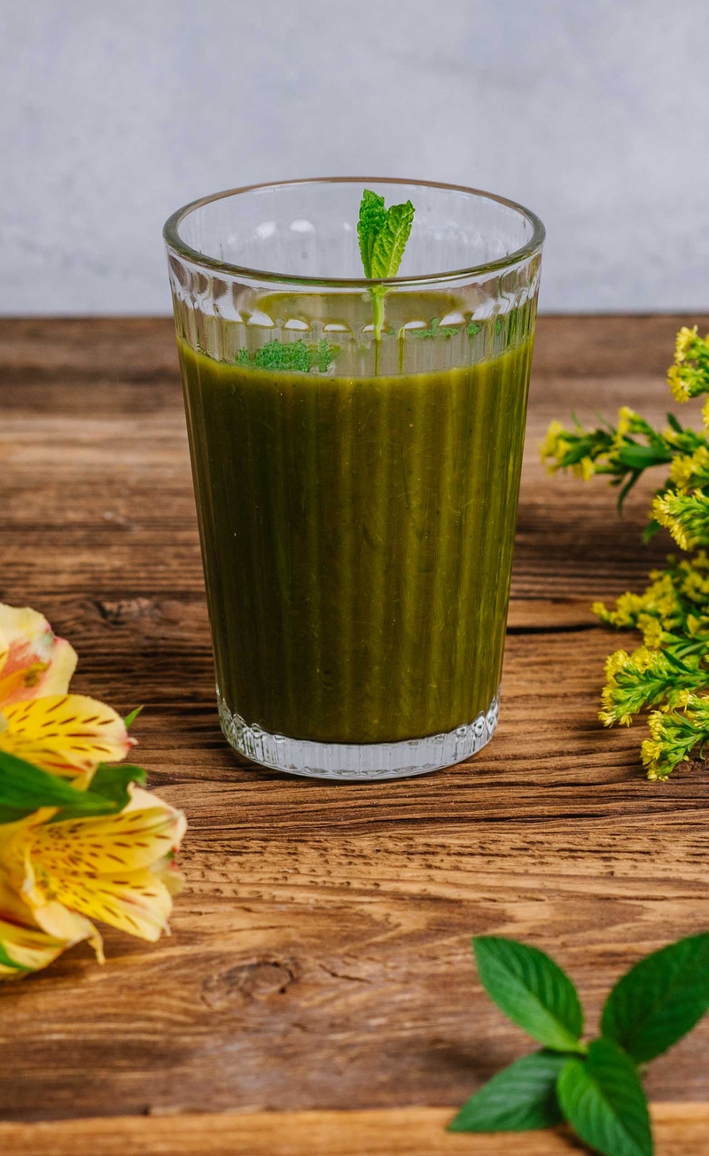 BEAUTY_Smoothie ze szpinakiem, jabłkiem i ananasem