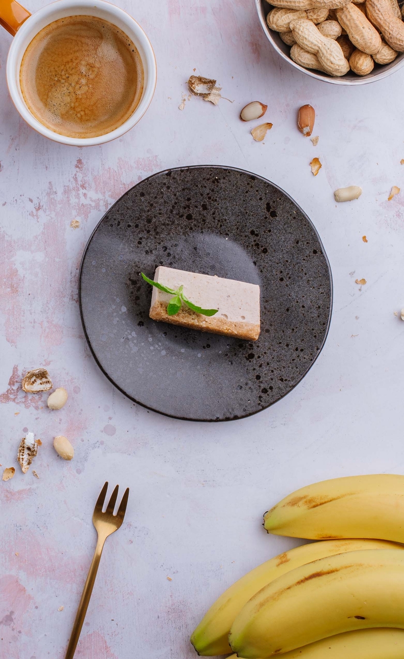 Proteinowy sernik orzechowo-bananowy