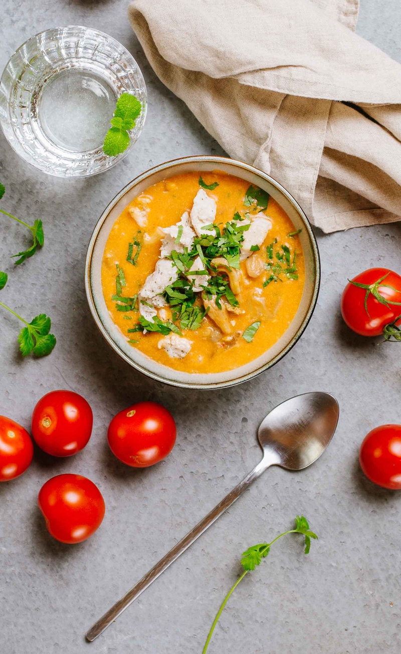 Keto tom yum z kurczakiem