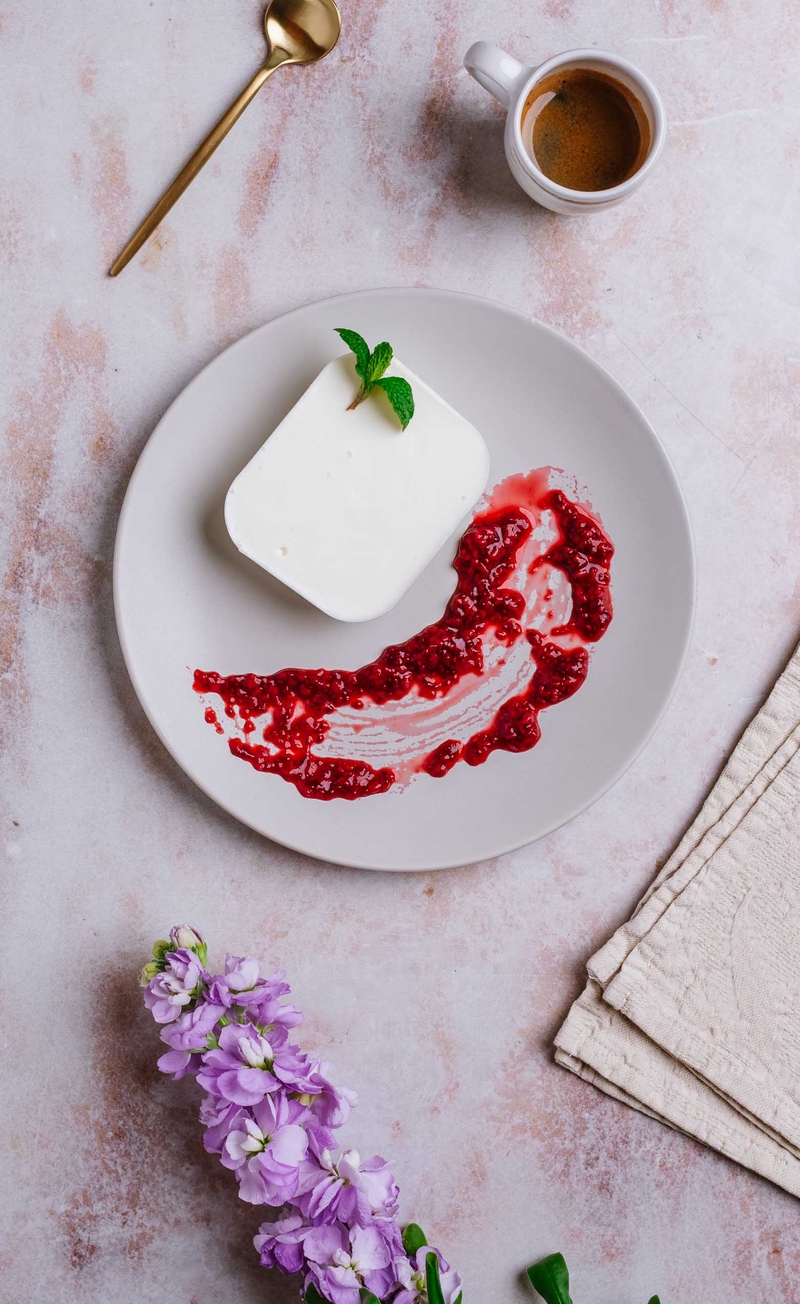Jogurtowa panna cotta, konfitura malinowa bez cukru