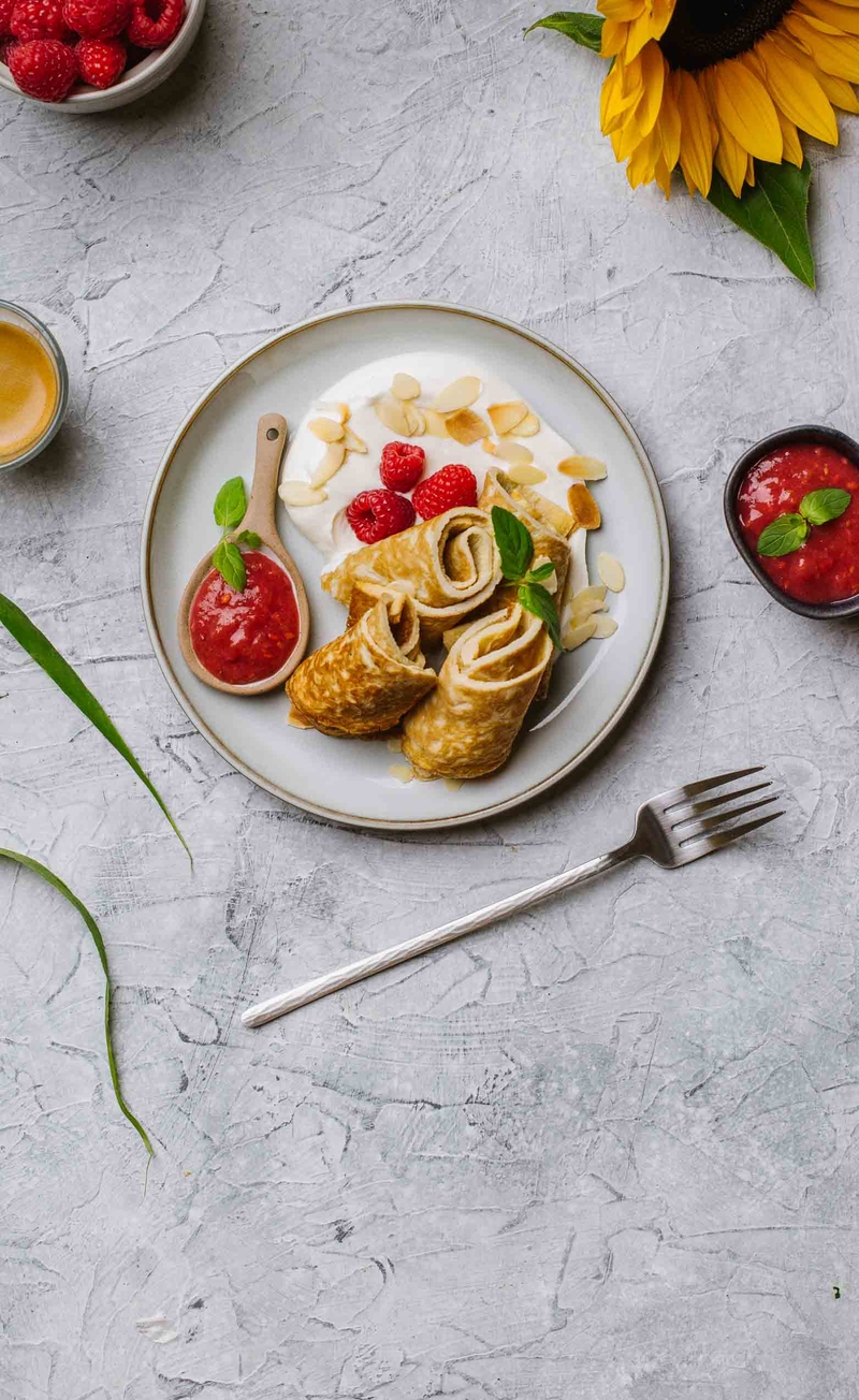 Omlet z twarożkiem waniliowym, mus jabłkowo-malinowy z siemieniem lnianym