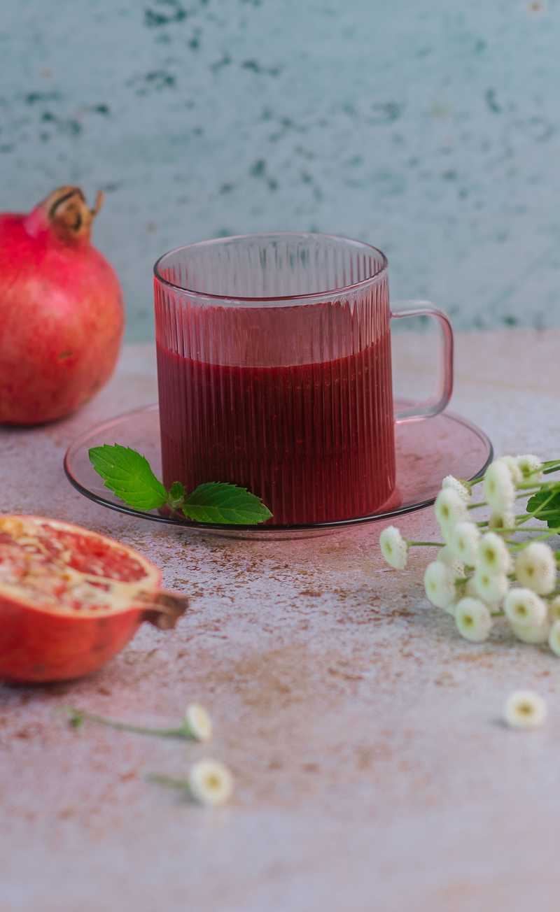 Smoothie: burak, jabłko, banan, granat, siemię lniane