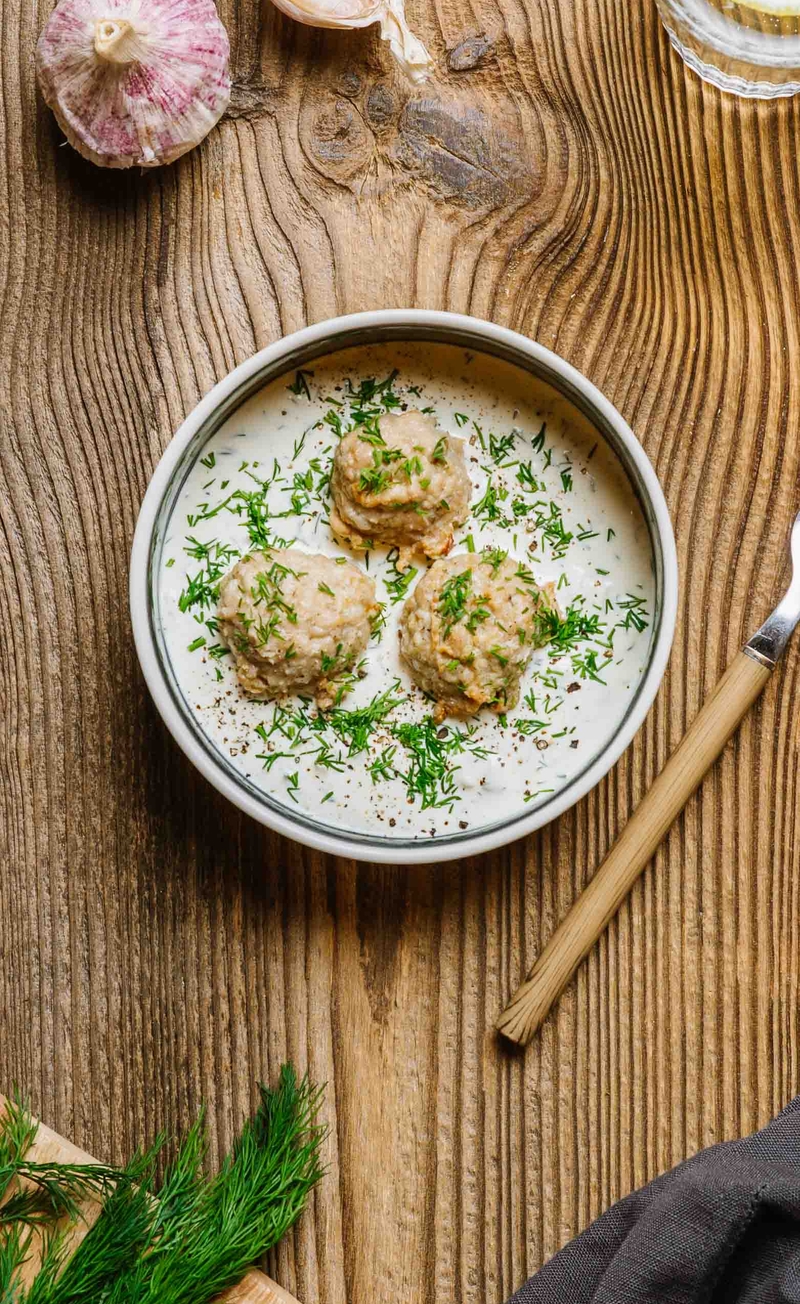 Keto pulpeciki drobiowe w sosie śmietanowo-koperkowym
