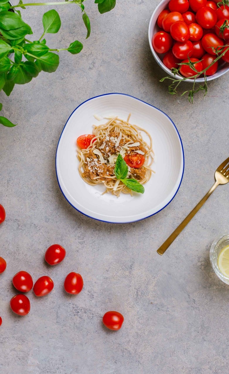 Pełnoziarniste spaghetti bolognese z mozzarellą