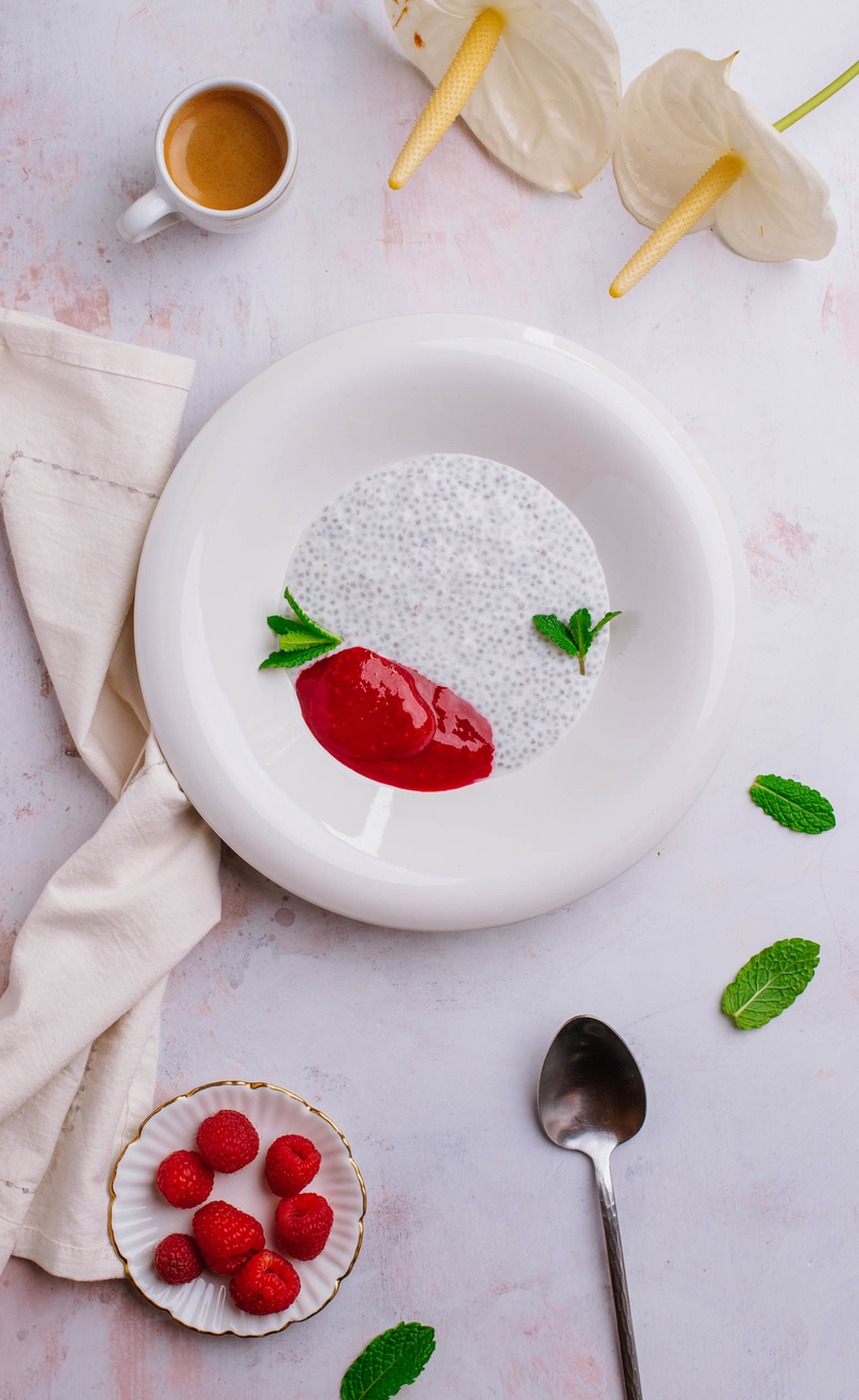 Sernikowy pudding chia, mus malinowy
