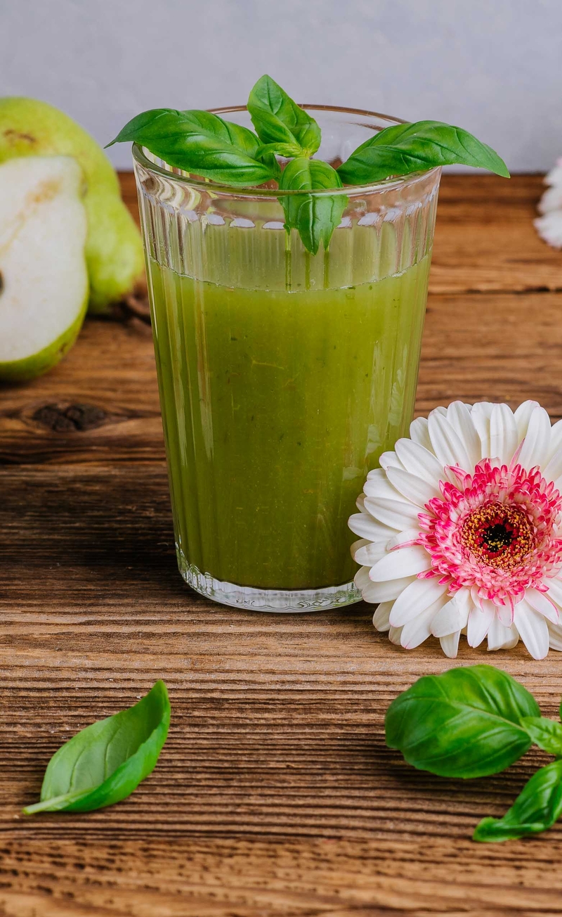 Smoothie: jabłko, gruszka, bazylia