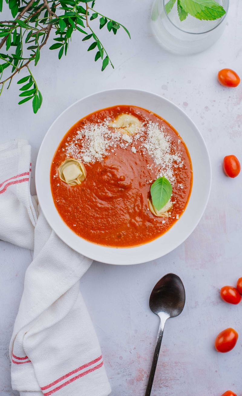 Kremowa zupa pomidorowa tortellini alla bolognese i parmezanem