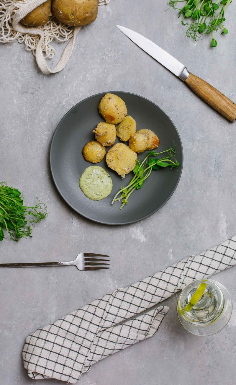 Pieczone ziemniaki z wegańskim majo verde