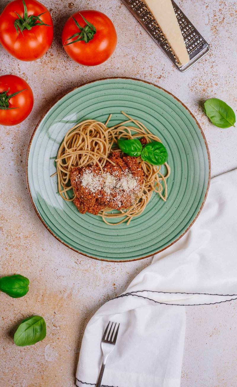 Spaghetti bolognese z parmezanem