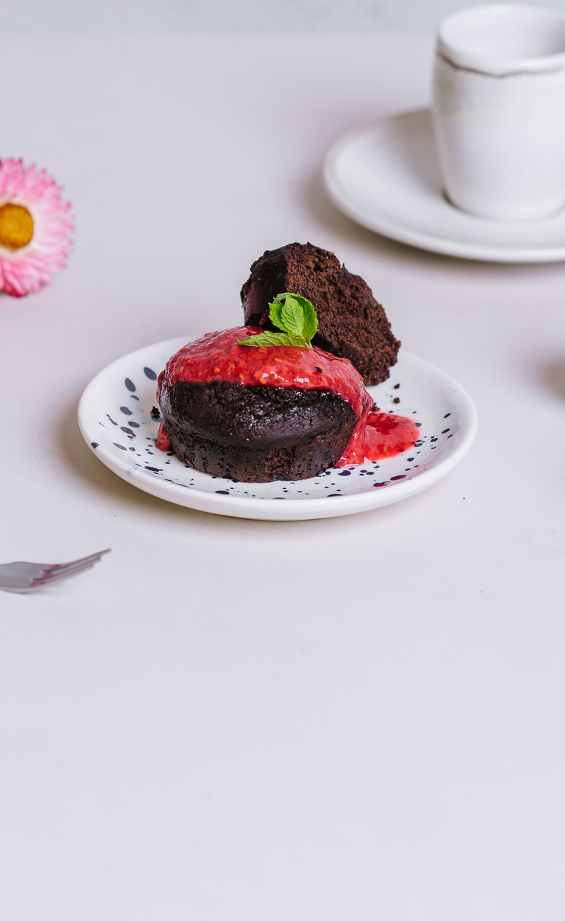 Lava cake z sosem malinowym