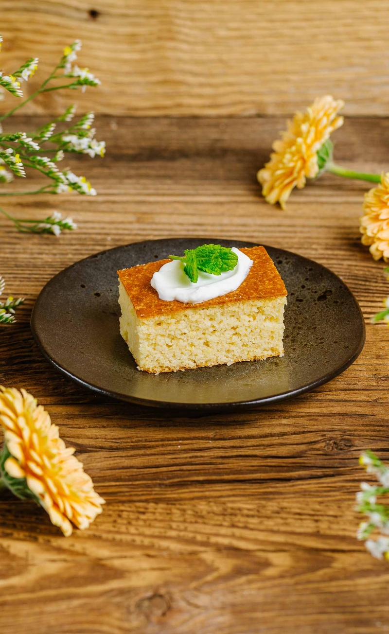 Migdałowa keto babka na bazie oliwy, jogurt grecki